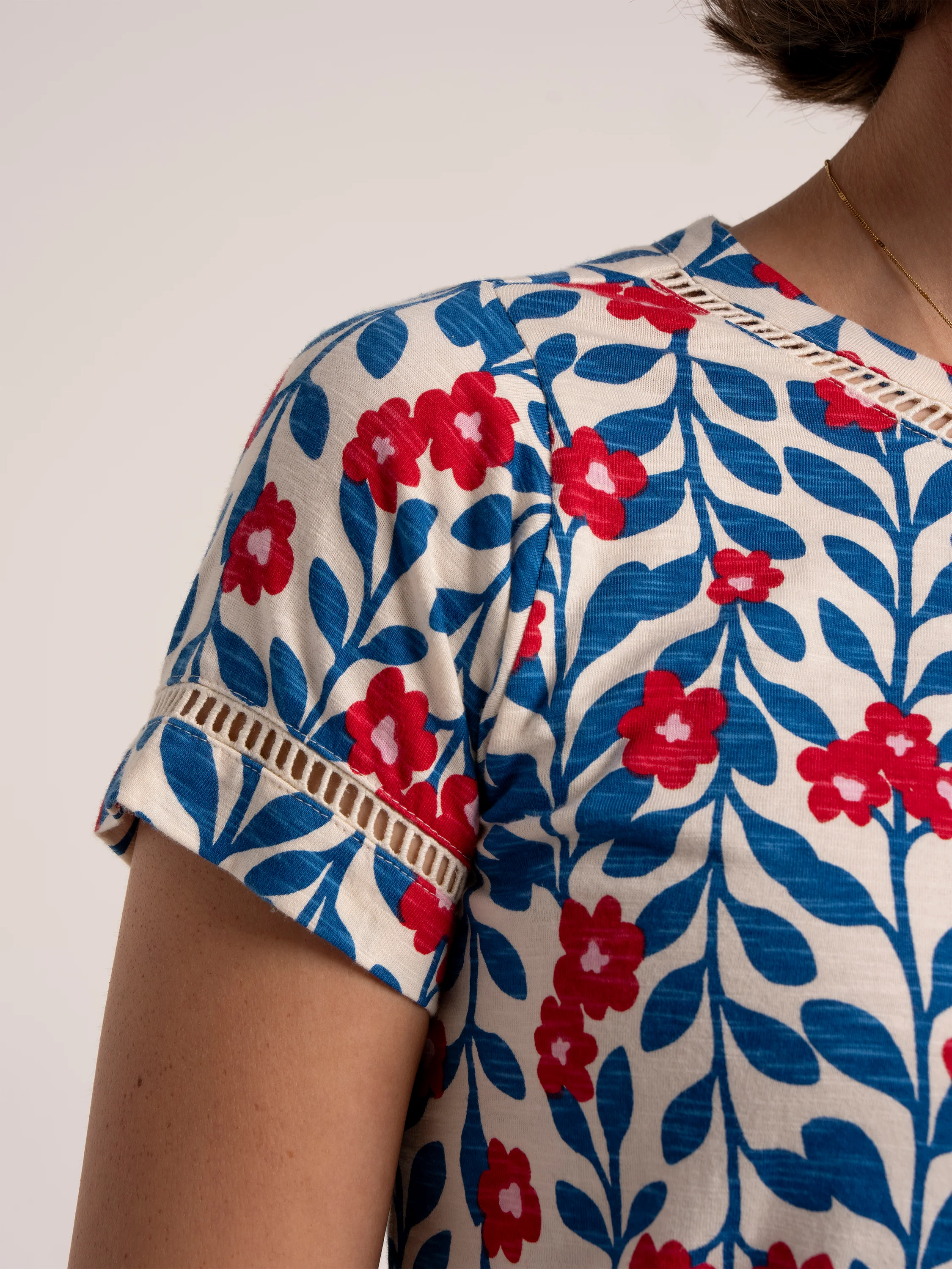 Clara T- Shirt - Image 7