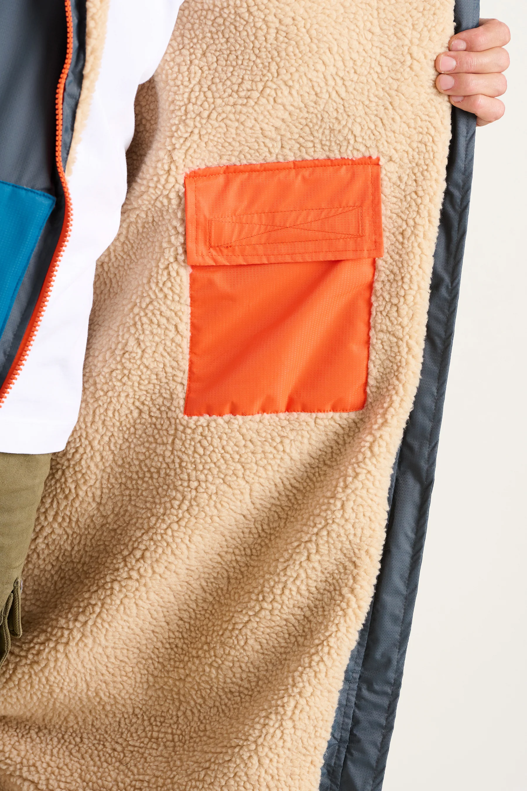 Colour Block Chinook Changing Robe - Image 2