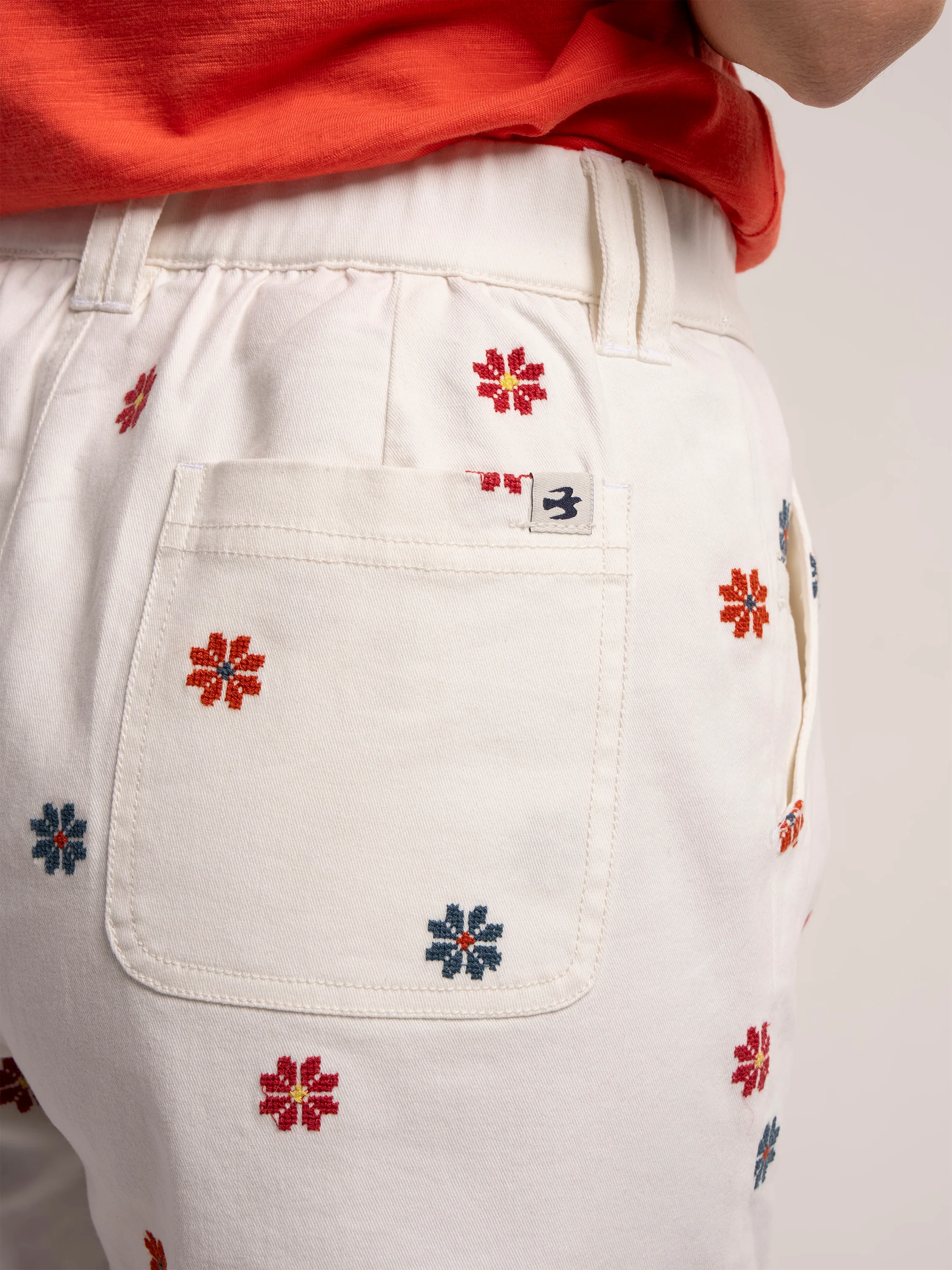 Daniela Floral Embroidered Shorts - Image 6