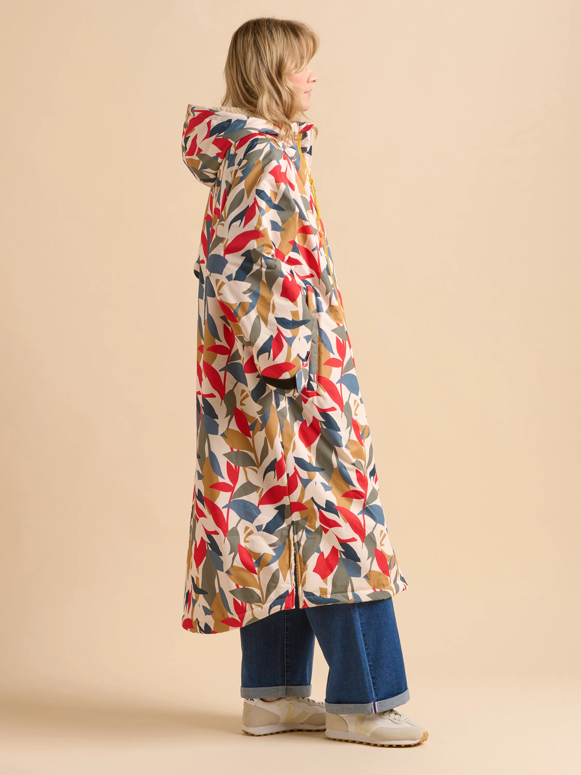 Falling Leaves Chinook Changing Robe - Image 3