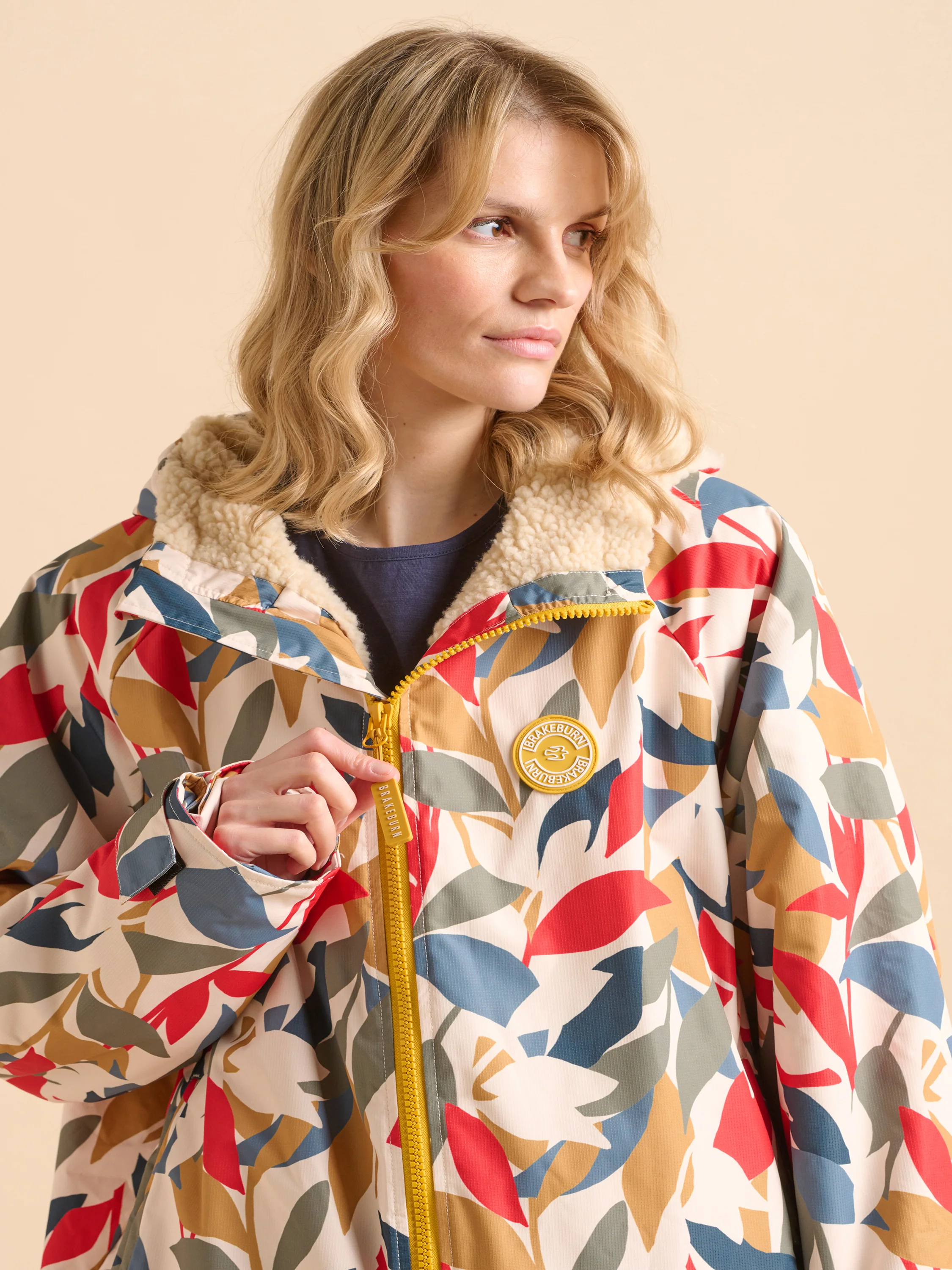 Falling Leaves Chinook Changing Robe - Image 4