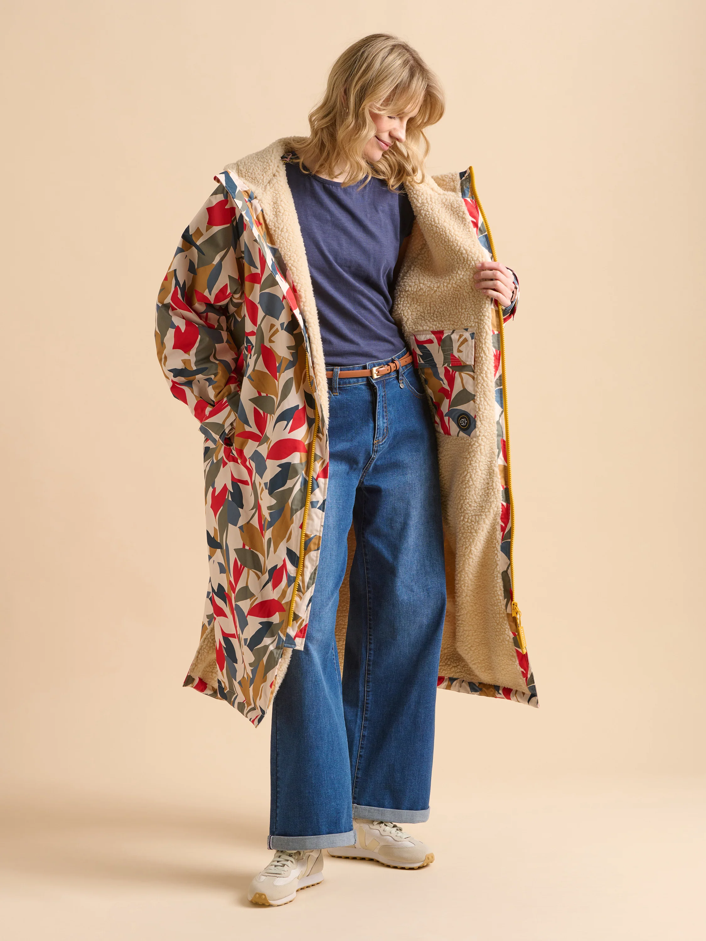 Falling Leaves Chinook Changing Robe - Image 6