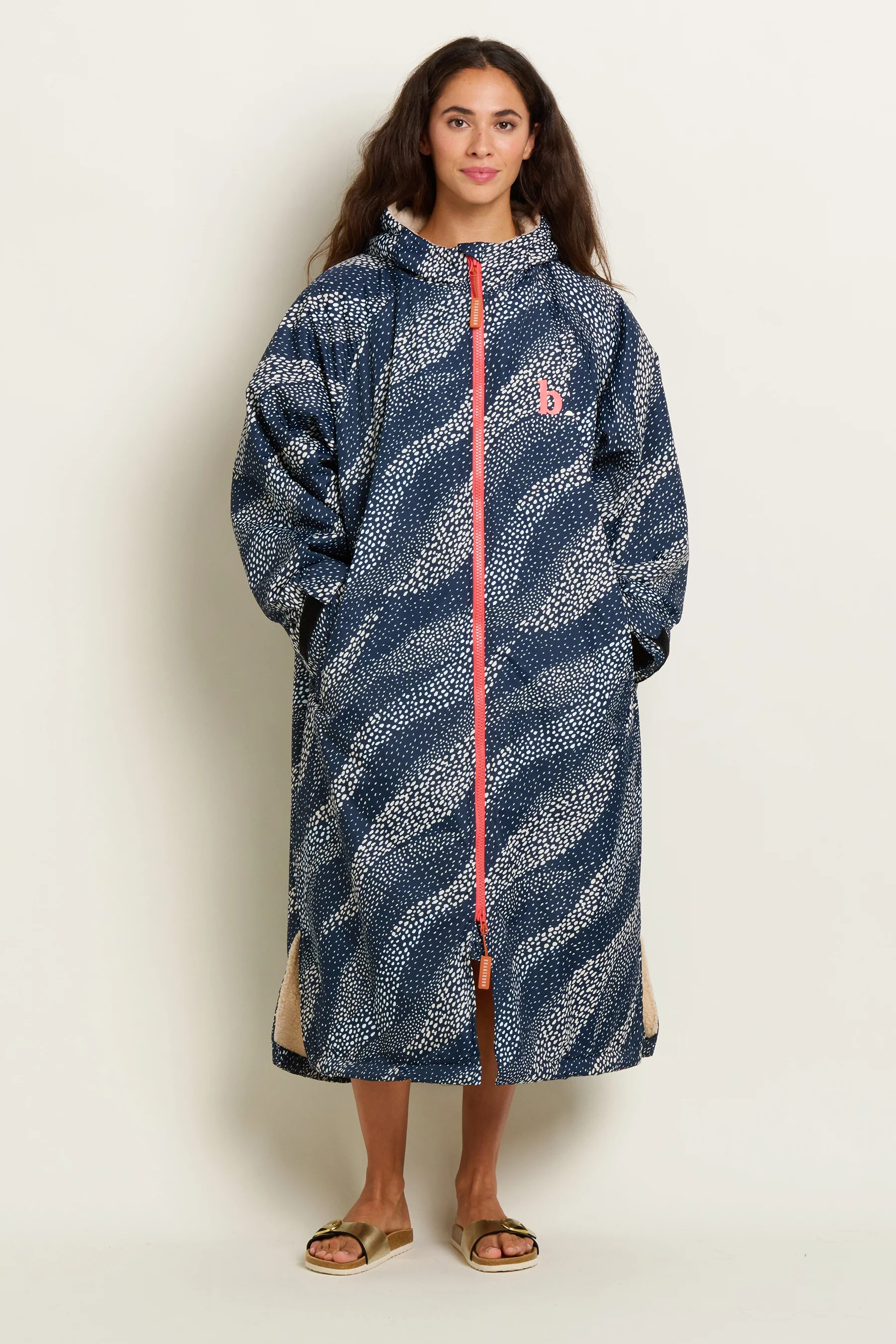Flowing Dots Chinook Changing Robe - Image 4
