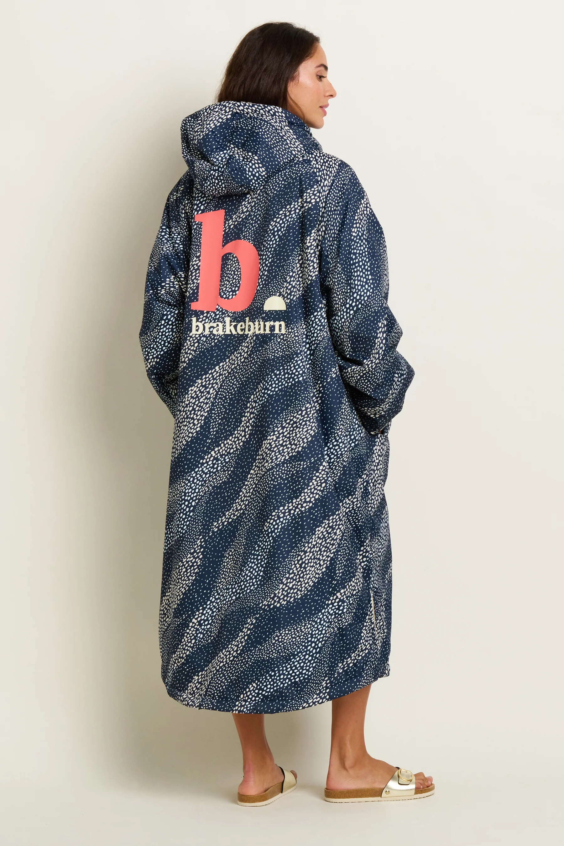 Flowing Dots Chinook Changing Robe - Image 5