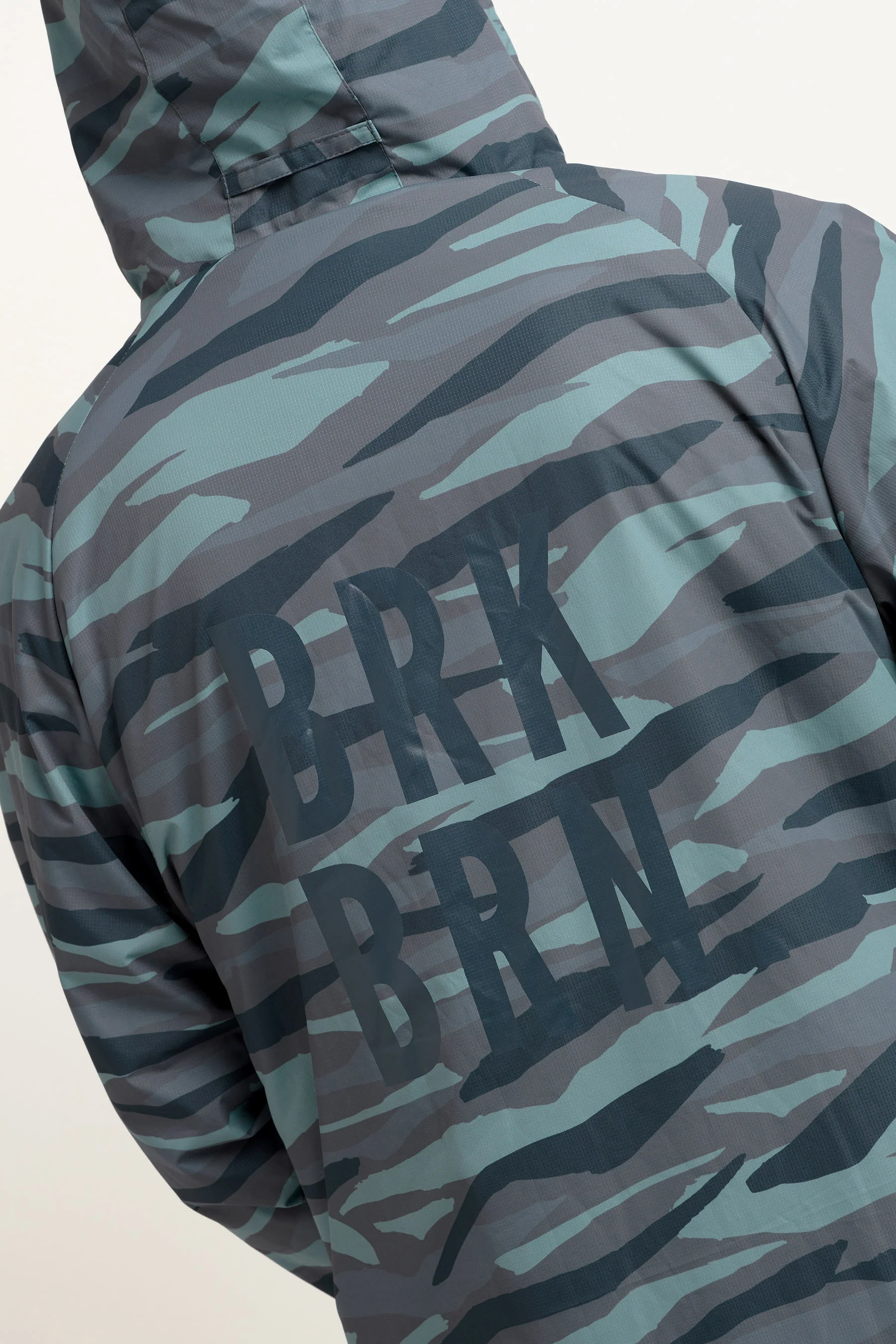 Ice Camo Chinook Changing Robe - Image 5
