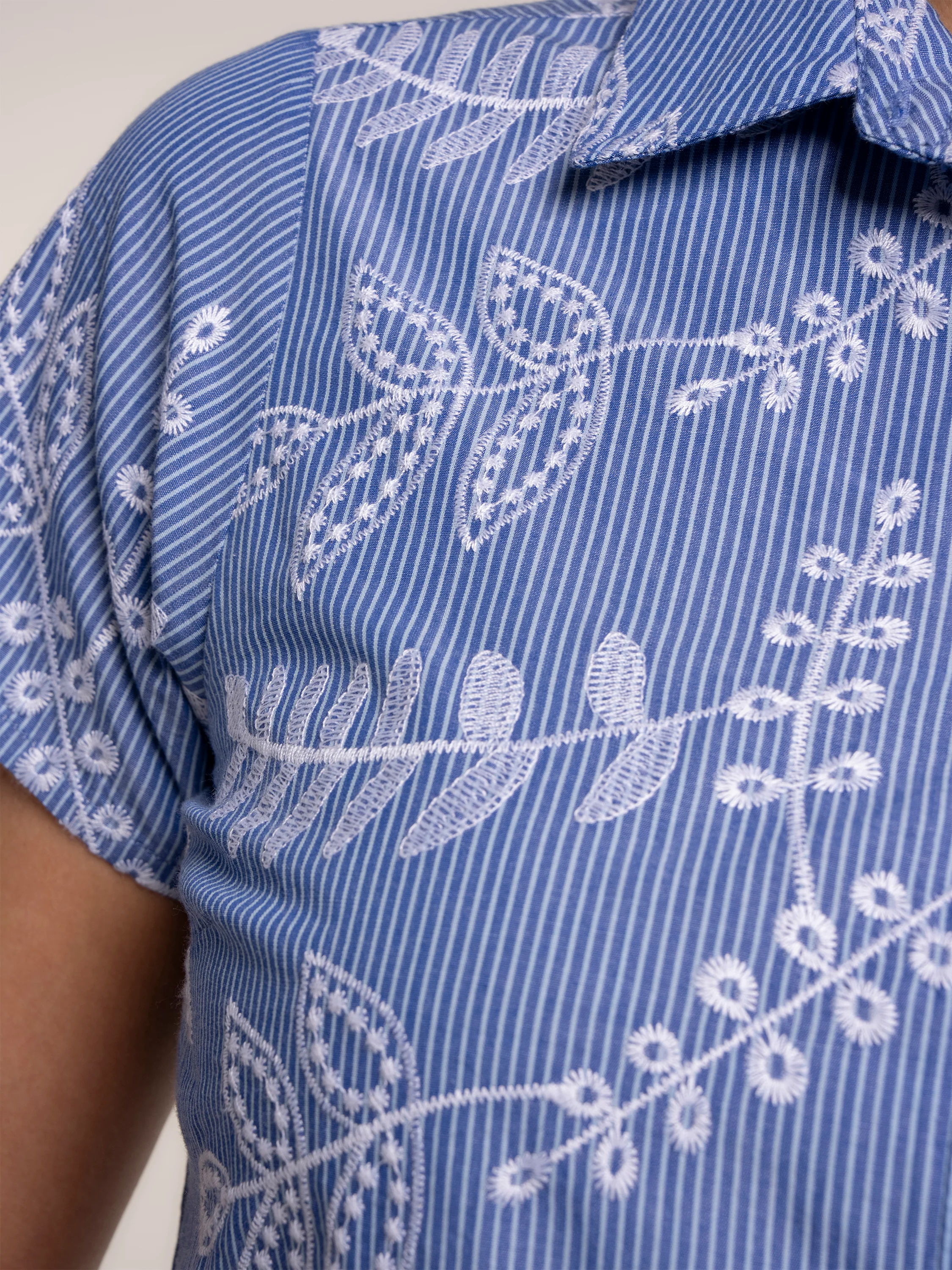 Kesha Embroidered Blouse - Image 5