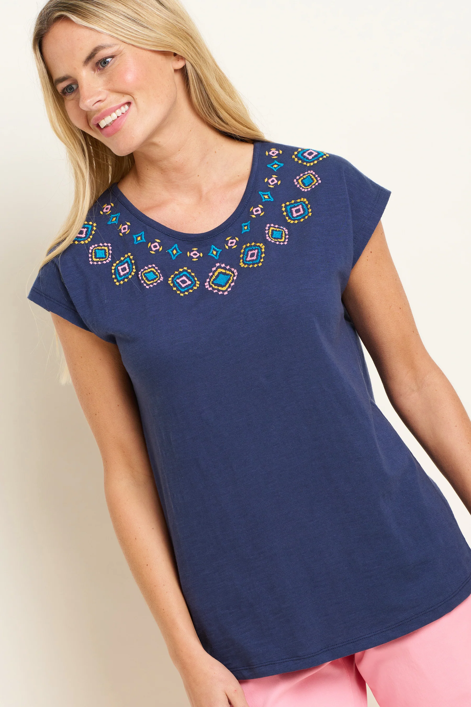 Mez Embroidered Tshirt - Image 4