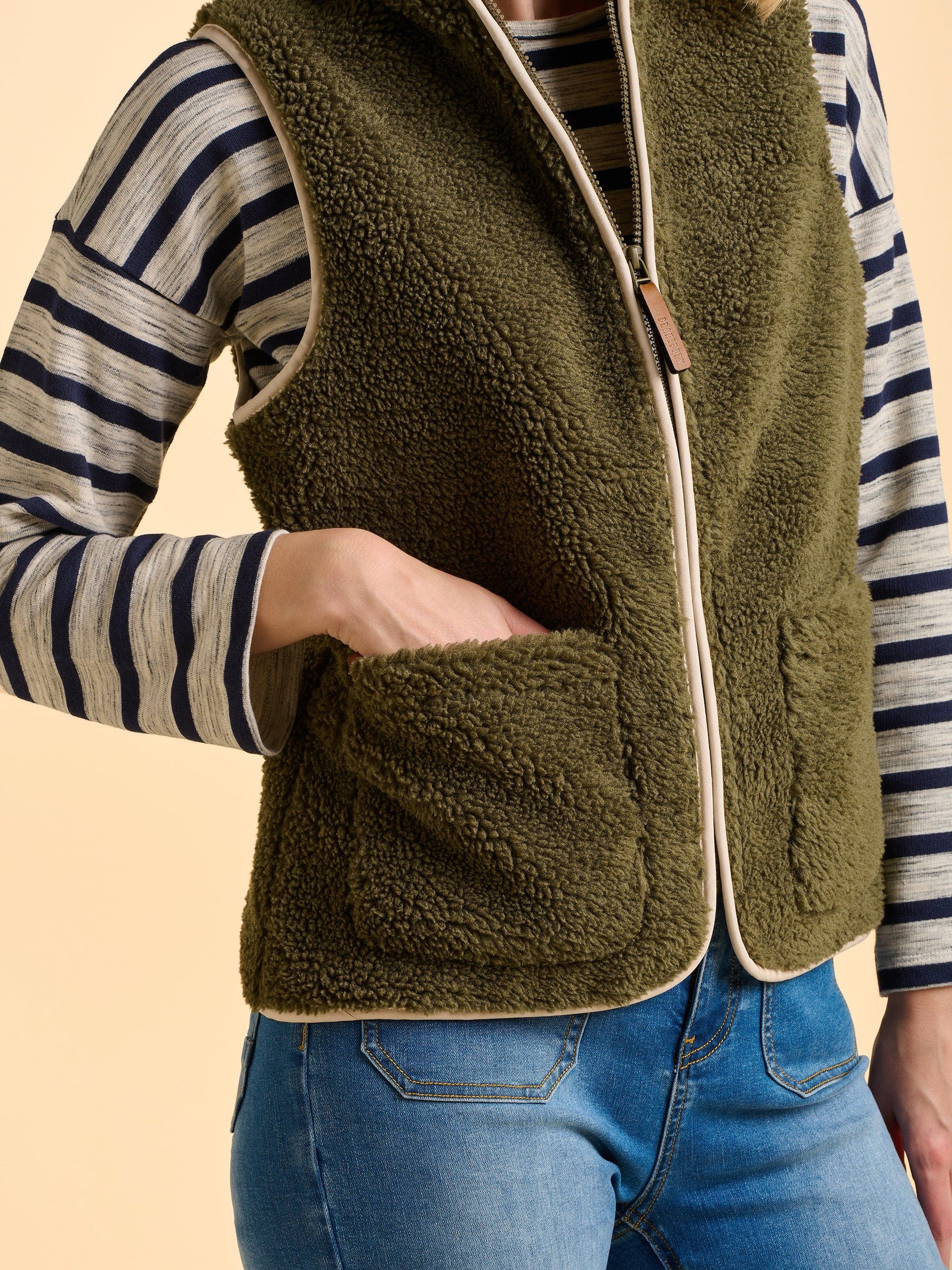 Snug Gilet - Image 4