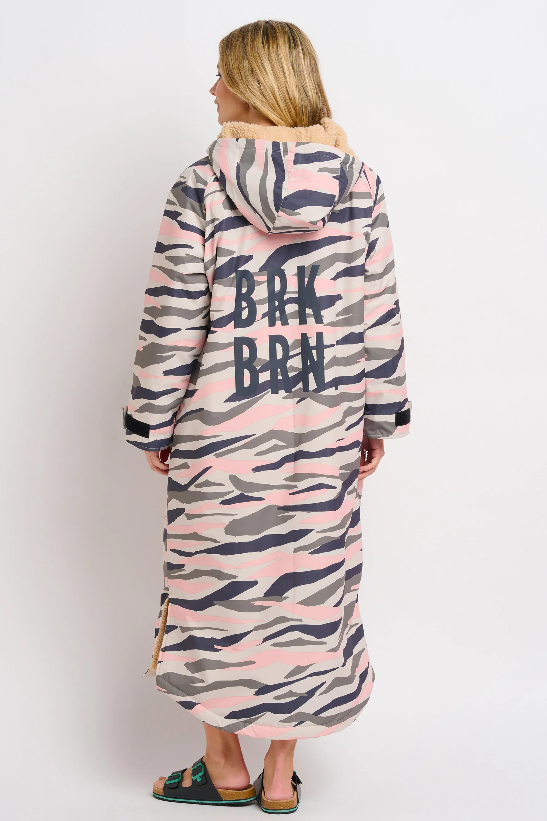 Tiger Stripe Chinook Changing Robe - Image 4