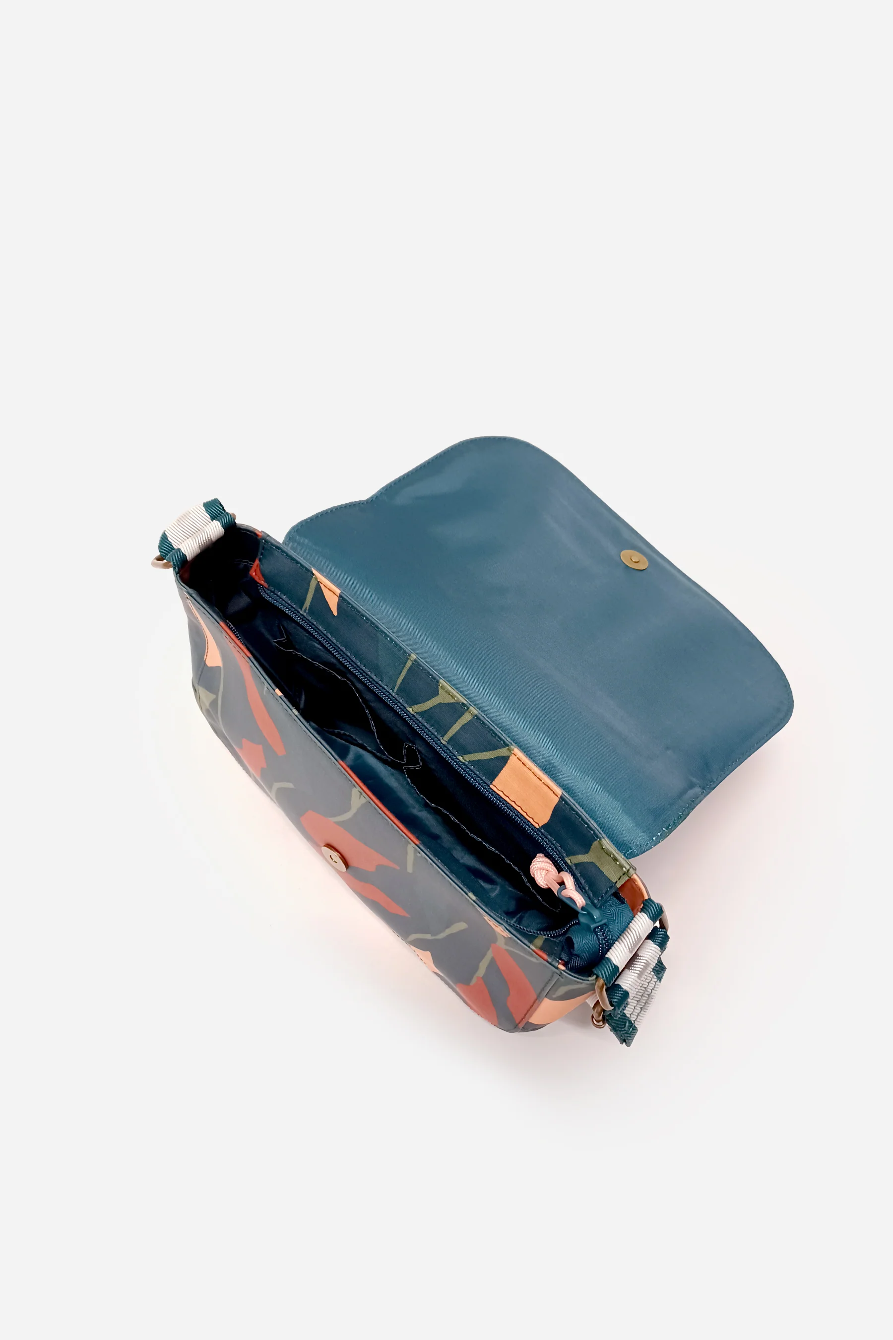 Turning Leaf Saddle Bag - Image 4