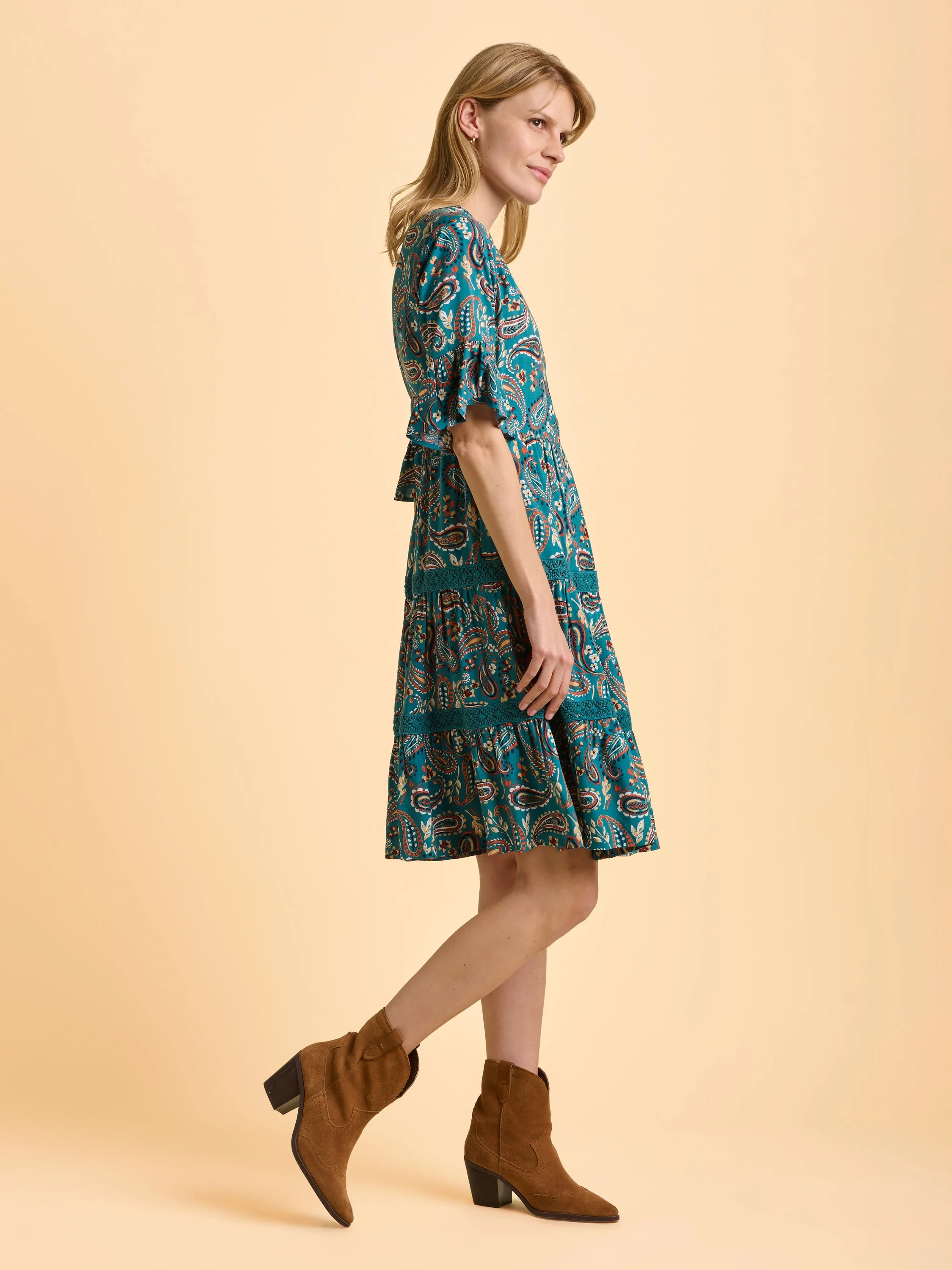 Waves Knee Length Dress - Image 5